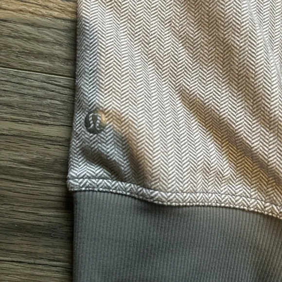 Lululemon sports jacket - Picture 4 of 4